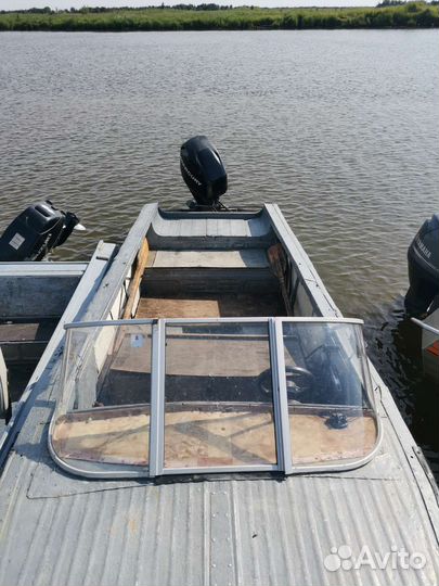 Лодка с мотором