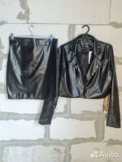 Женский юбочный костюм из эко-кожы.M(44-46)