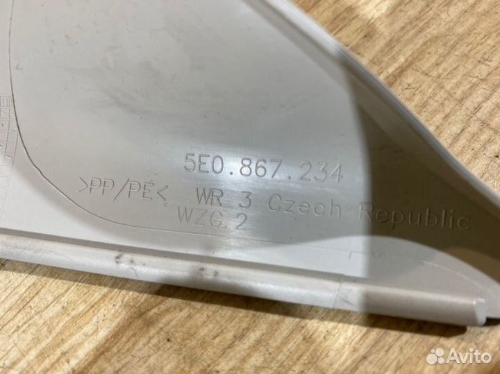 Обшивка стойки передняя правая Skoda Octavia A7