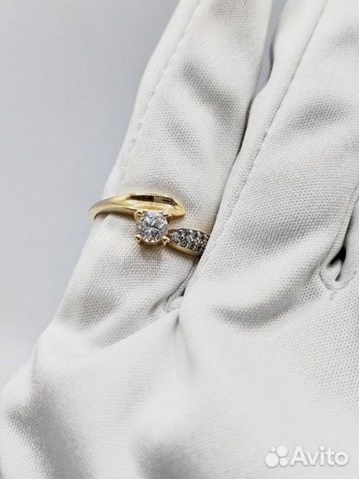 Золотое кольцо с камнем 16р