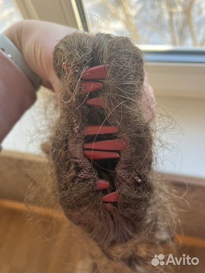 Волосы на заколках русые