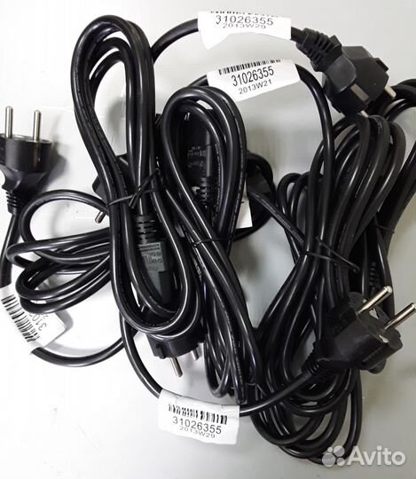 Кабеля vga, питания, SATA cable, Еthеrnet, dvd при