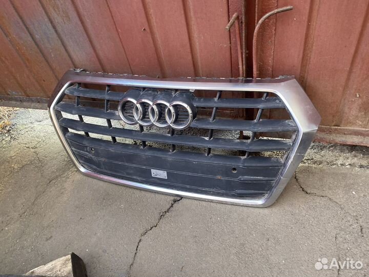Audi q5 fy 80A решетка радиатора
