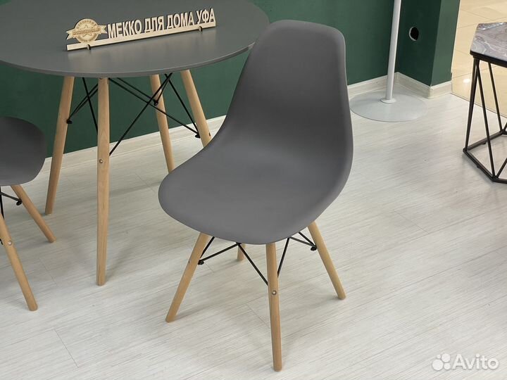 Стол + 2 стула новые