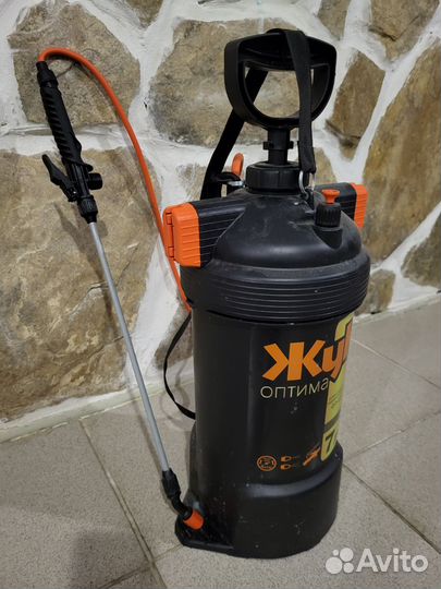 Опрыскиватель садовый Жук