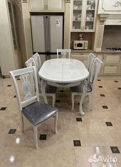 Столы и стулья. Комплект
