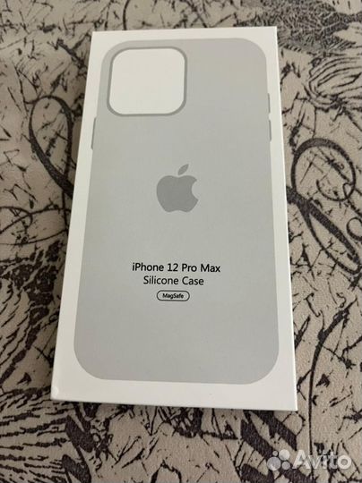 Продам чехол на iPhone12