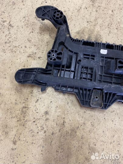 Крепление аккумулятора Skoda