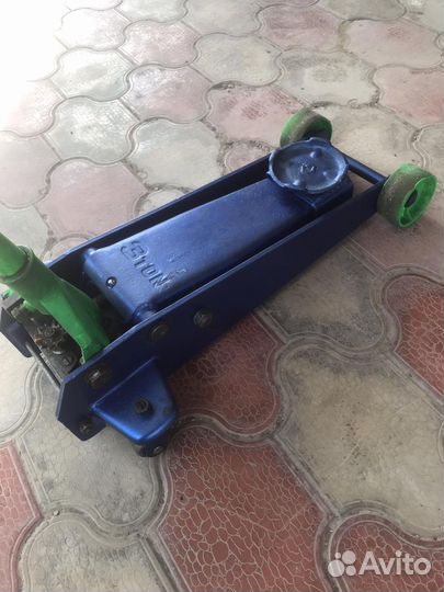 Домкрат подкатной 3 тонны бу