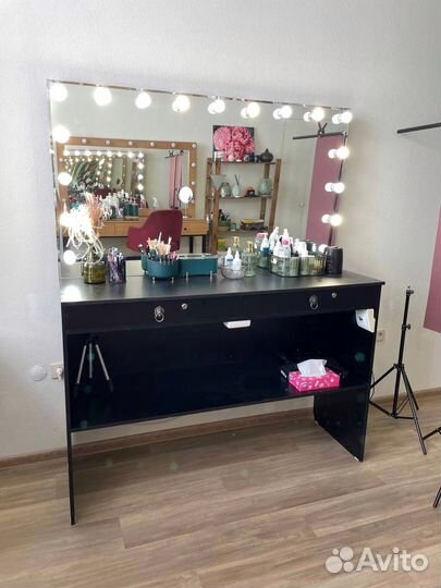 Гримерное зеркало с подсветкой