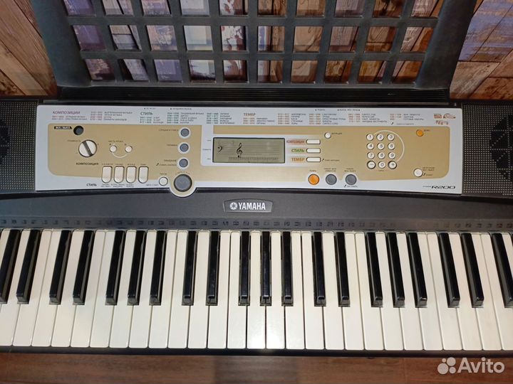 Синтезатор yamaha PSR-R200