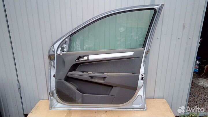 Дверь передняя правая на Опель Астра Н Z163