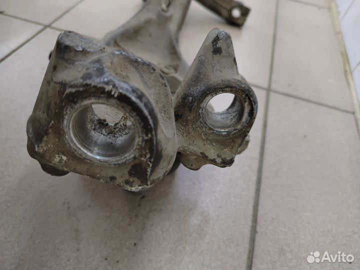 Кулак поворотный передний правый Audi A4 B6 B7