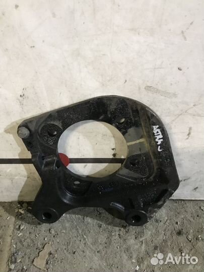 Скоба суппорта Opel Astra J (2009—2012)