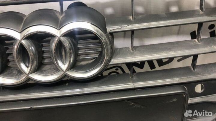 Решетка радиатора Audi A4 B8