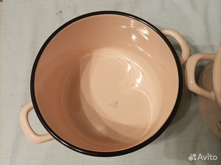 Набор эмалированных кастрюль новый