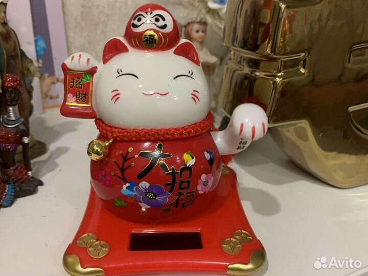 Китайский кот удачи Манэки-нэко