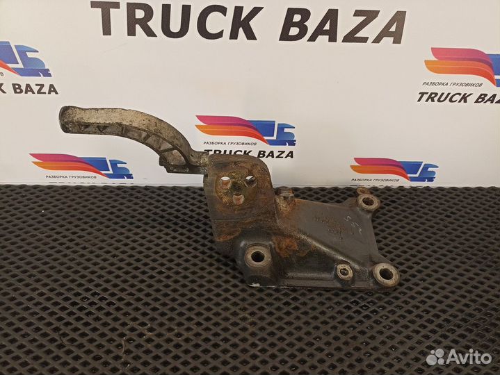 Кронштейн двигателя левый