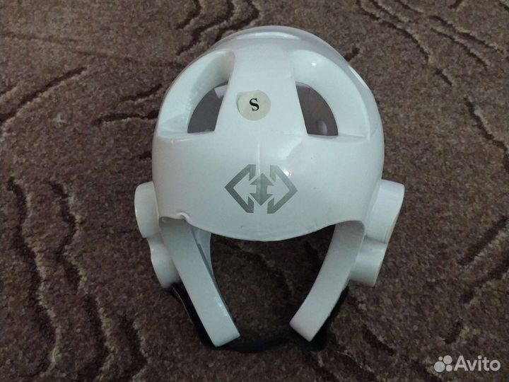 Защитный шлем для единоборств