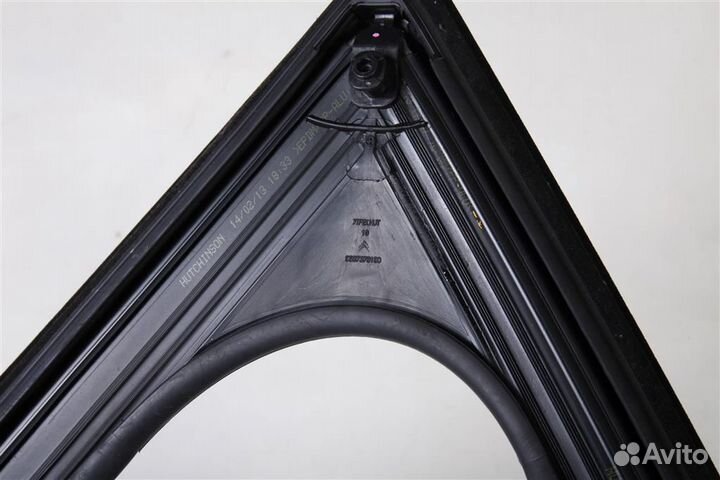 Уплотнитель стекла переднего левого Citroen C4 (B