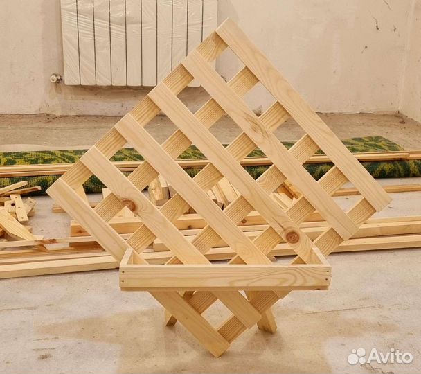 Подставка для цветов настенная деревянная