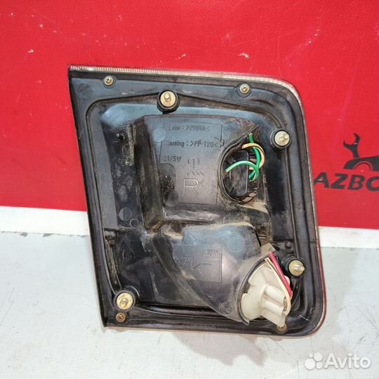 Фонарь правый внутренний Toyota Camry SV40