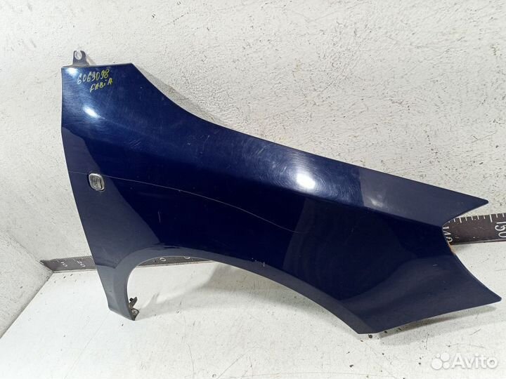 Крыло переднее правое