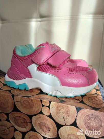 Кроссовки для девочки 23