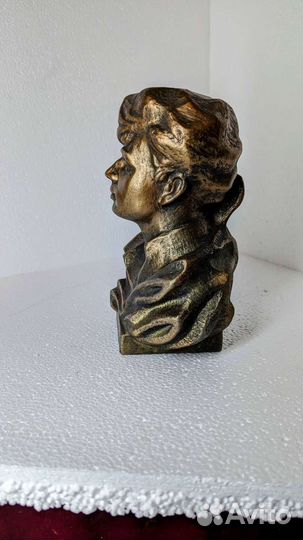 Бюст Есенин