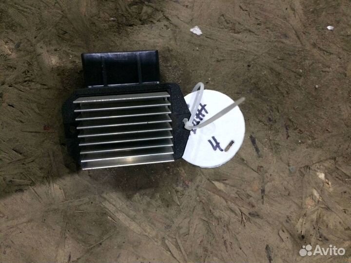 Резистор отопителя Mitsubishi Pajero 4