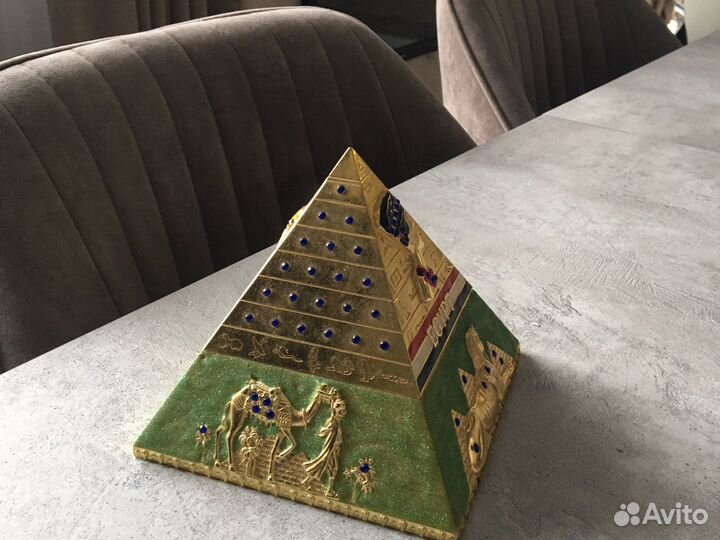 Статуэтки разные