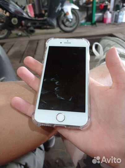 Телефон iPhone 8 64 gb