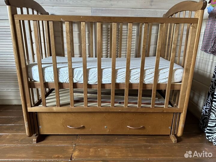 Детская кроватка с ящиком
