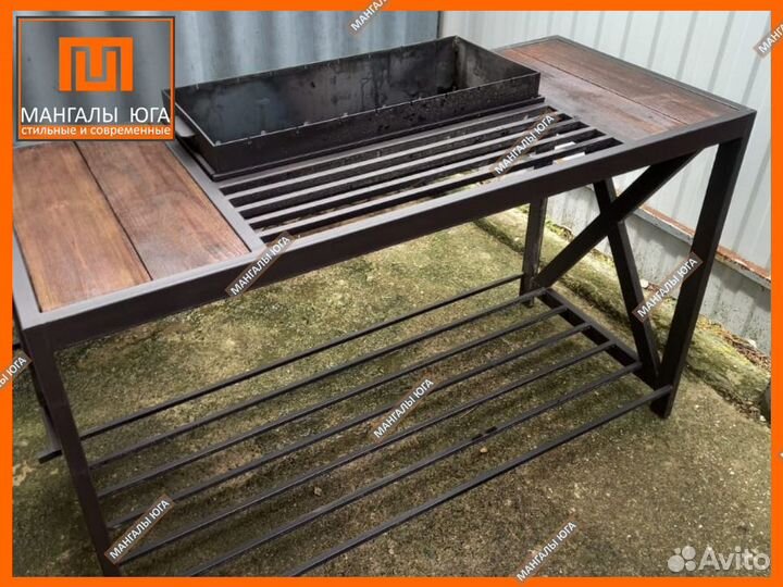 Мангал стильный с деревянными столиками
