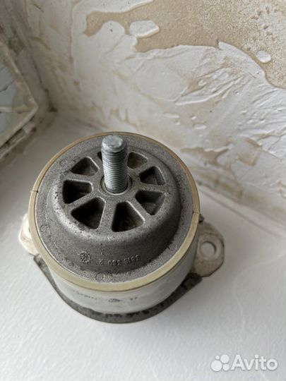 Подушка двигателя Volkswagen Touareg NF 3.6 бензин