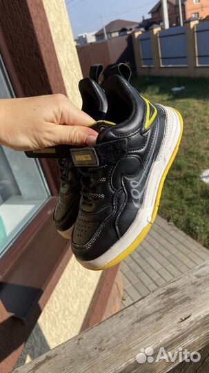 Кроссовки детские 28