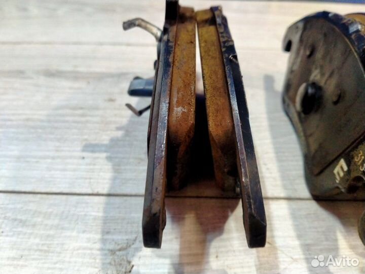 Тормозные колодки переднее Mercedes-Benz 212.054 E