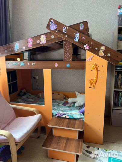 Детская кровать-домик с матрасом