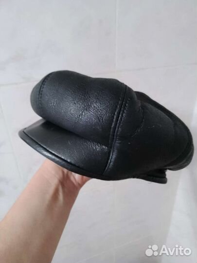 Кепка кожаная женская