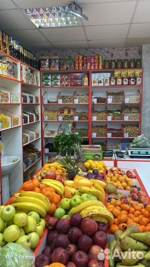 Торговые стеллажи в барбершоп