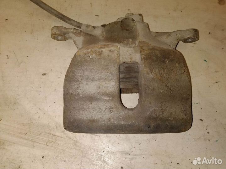 Суппорт передний правый Skoda Octavia A7 5E Golf 7