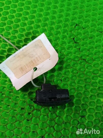 Кнопка открывания багажника Mercedes-Benz C-Class