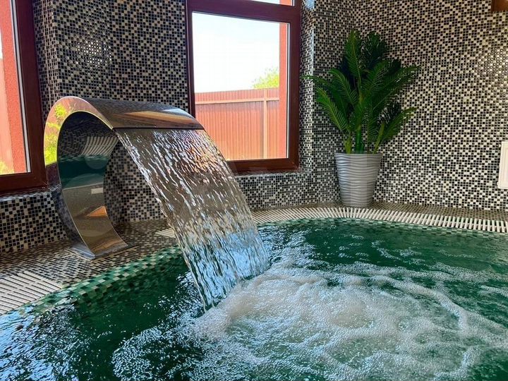 Коттедж 300 м² на участке 10 сот.