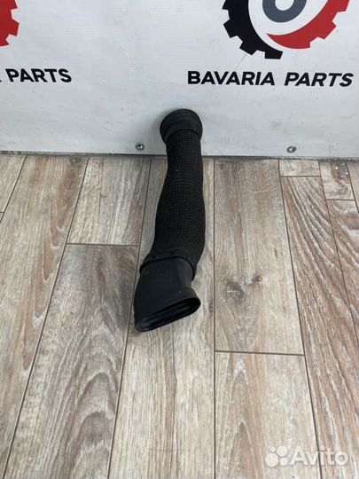 Патрубок воздушного фильтра левый Mercedes Cls