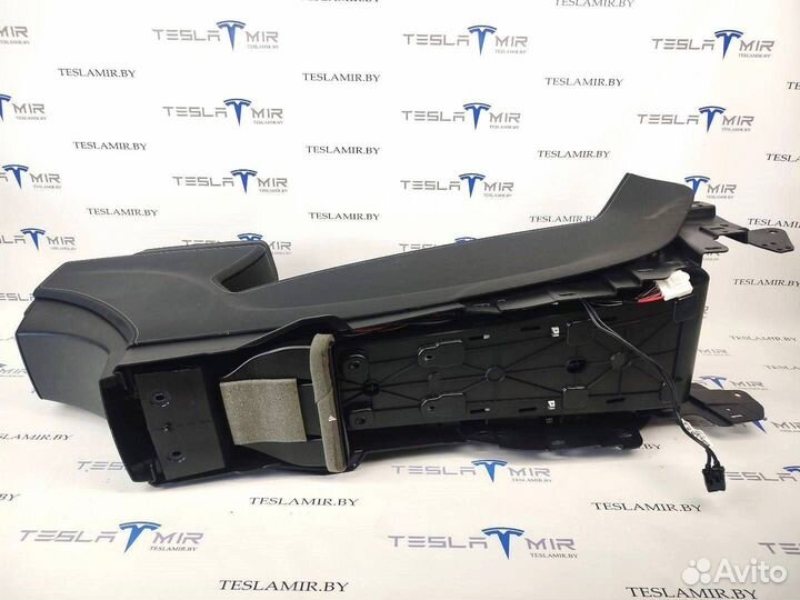 Консоль салона Tesla Model S рест. 2017 1008247-00