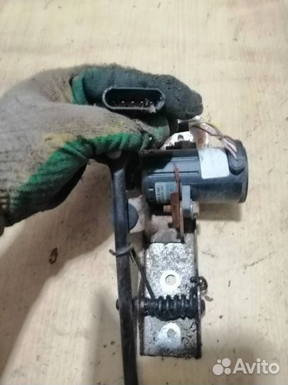 Педаль газа Nissan Almera Tino V10