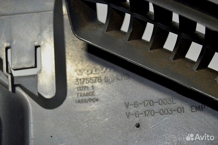 Пластиковая крышка торпеды volvo FH (01.05)