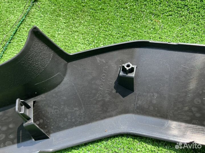 Toyota Hilux накладка бампера передняя Black Onyx