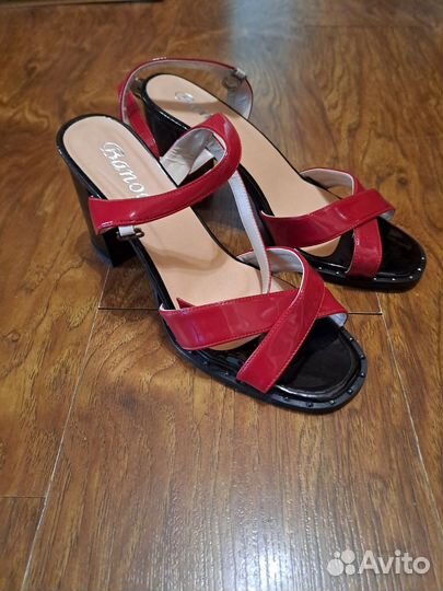 Босоножки женские