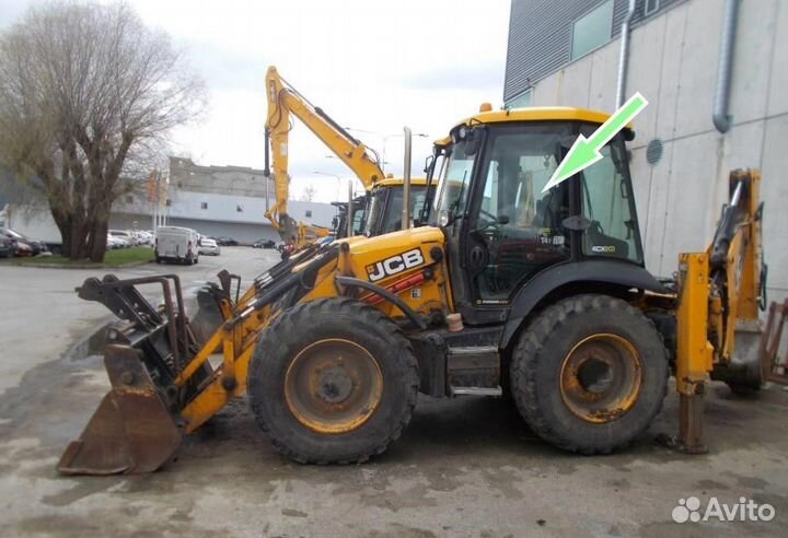 Стекло дверное левое на JCB 3CX / 4CX / 5CX